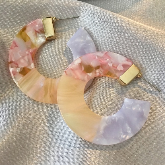 Orange Blossom Acrylic Tortoise Shell Earrings - Picture 3 of 3